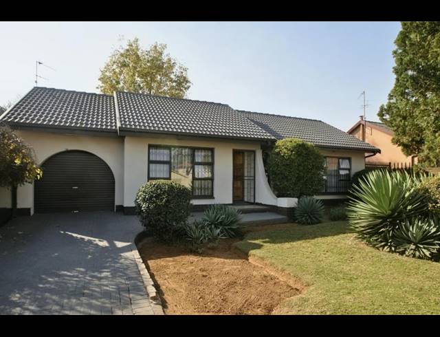3 BEDROOM HOUSE FOR SALE IN LENASIA SOUTH